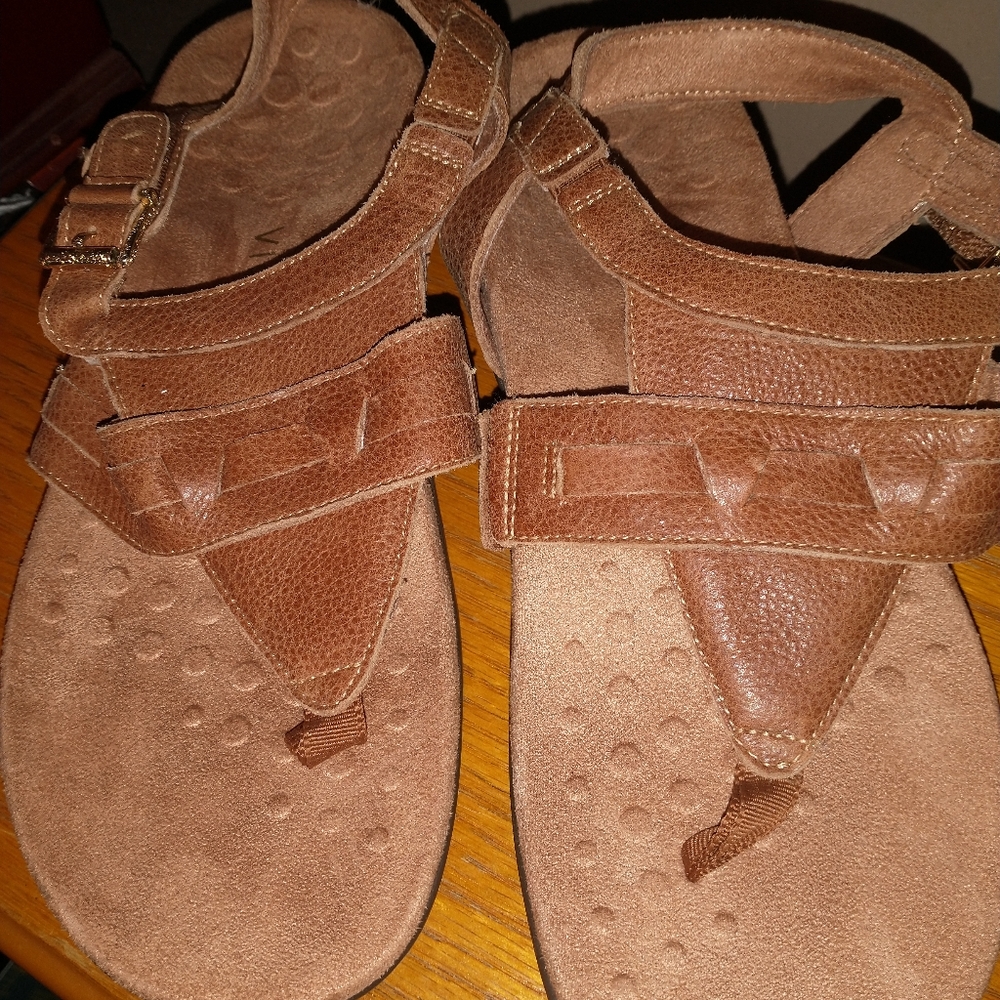 Vionic Lupe Women's Leather Sandals
